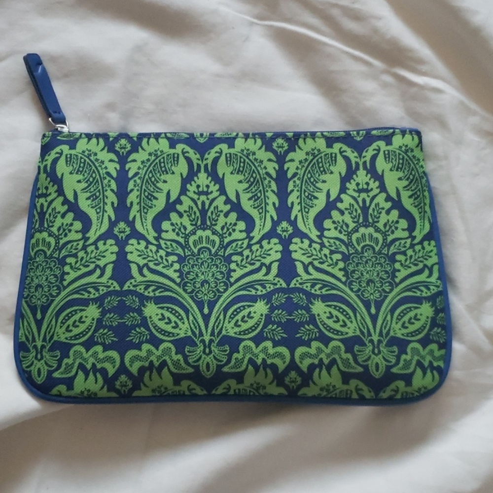 NWOT - Makeup / toiletry bag